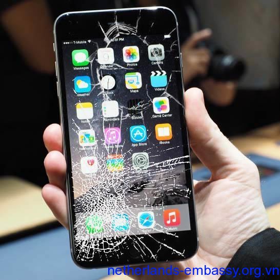 Mặt kính iPhone 6s Plus bị rạn nứt thì có sử dụng tiếp tục hay không ?