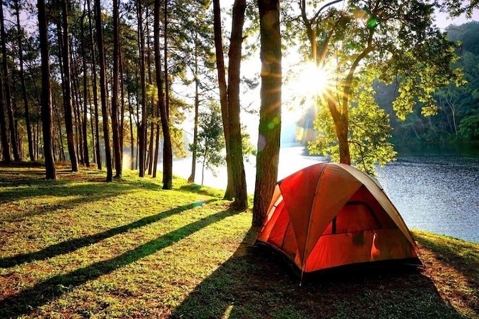 Ven cánh rừng bên hồ Kẻ Gỗ là điểm đến cắm trại thu hút được nhiều người